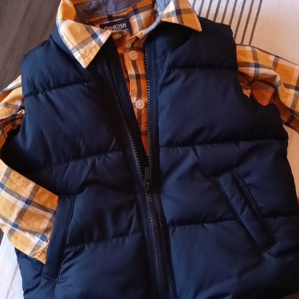 Old Navy frost-free puffer vest. 2T